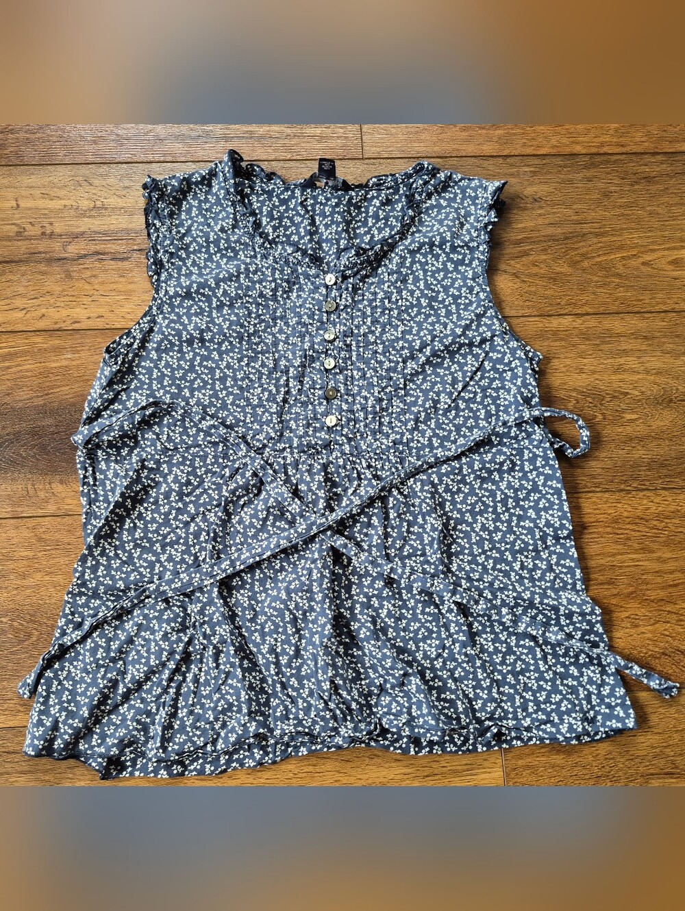 Tommy Hilfiger Babydoll Style Top Navy Blue White Floral Back Tie Sz S